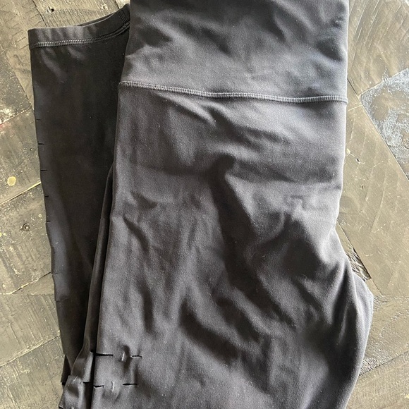 Athleta black cut out leggings 7/8 length - Picture 2 of 4